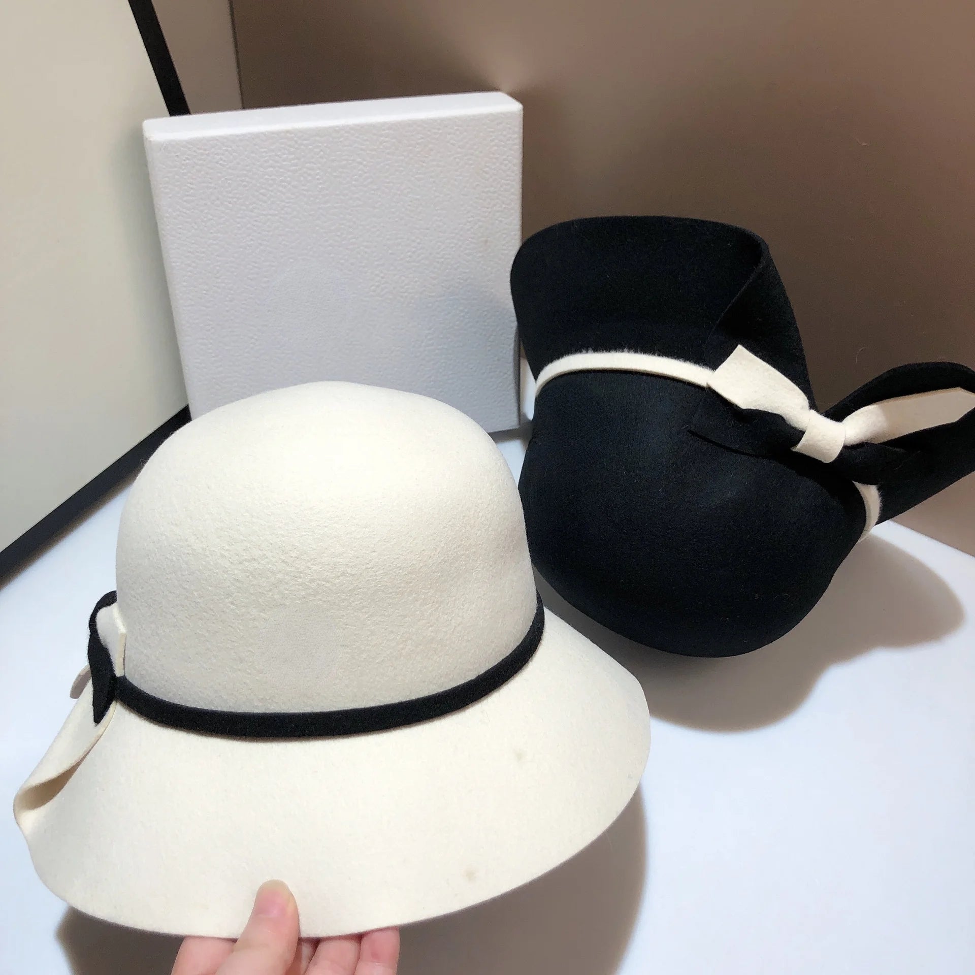 Australijos vilnos cloche kepurė