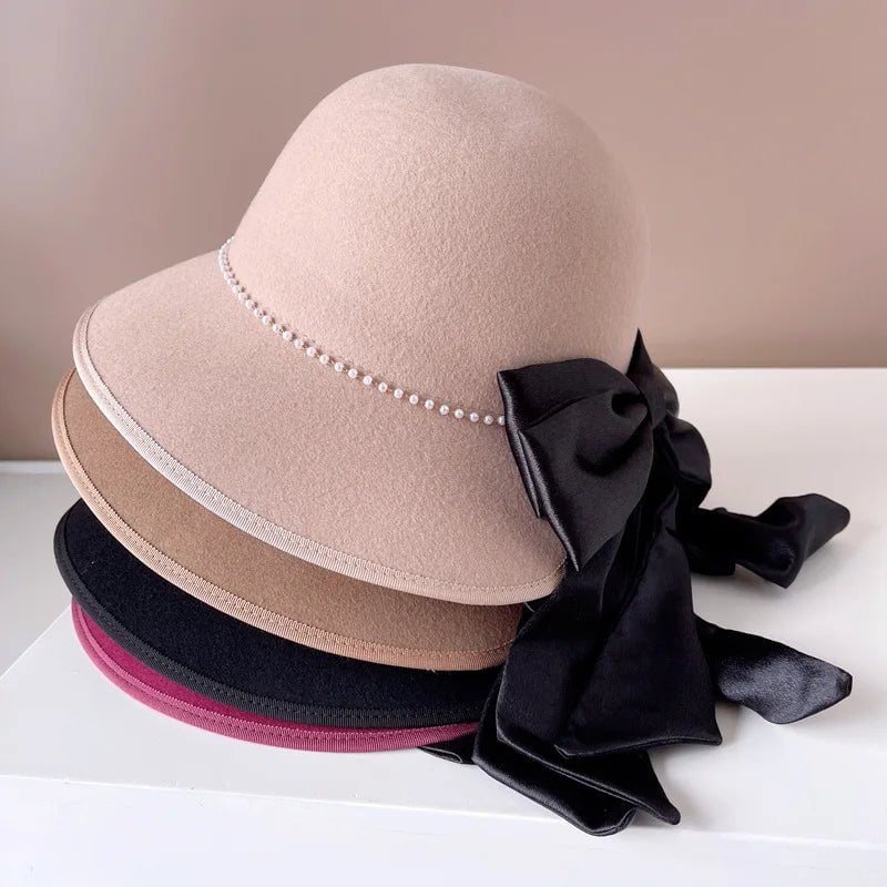 Cloche skrybėlė su kaspinu ir lankeliu