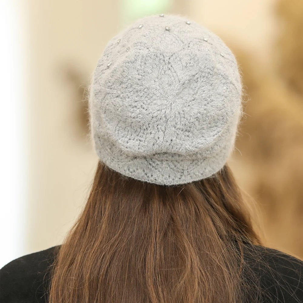 Moteriška stora kepurė: idealiai tinka žiemai
