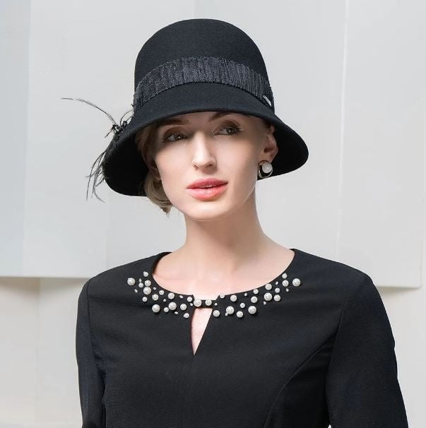 Juoda cloche skrybėlė