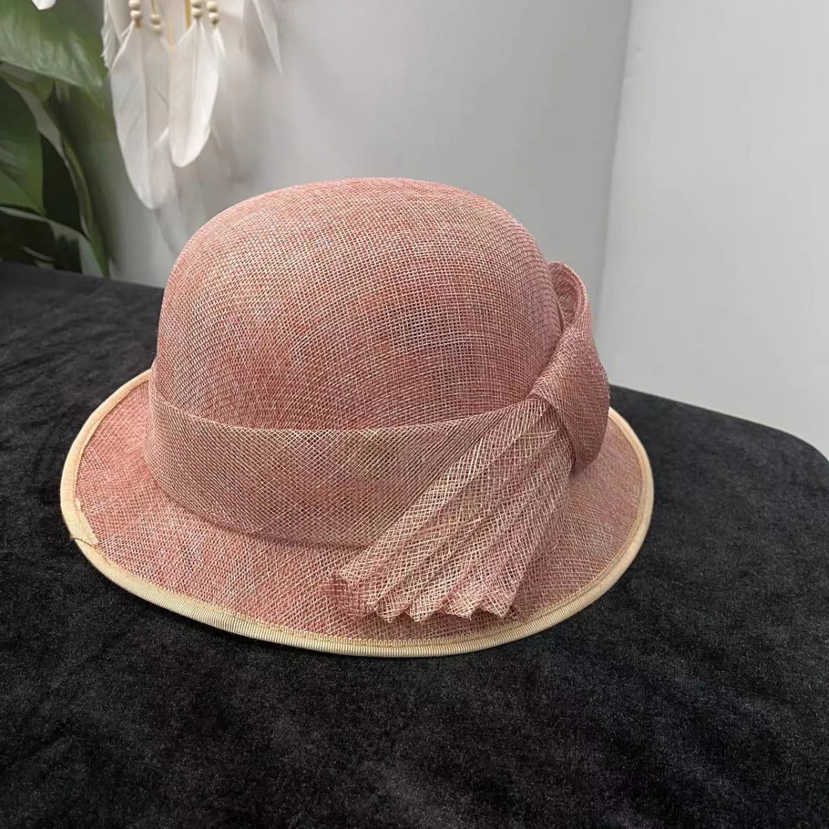 Klasikinė lininė cloche skrybėlė