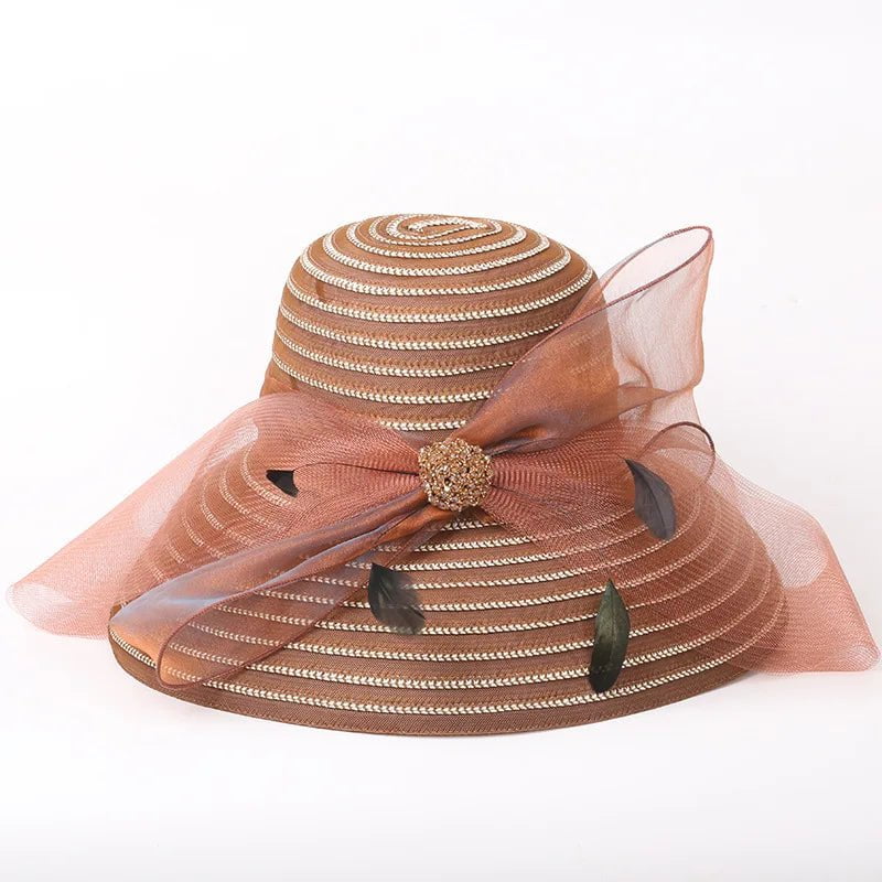 Elegantiška modernaus dizaino skrybėlaitė