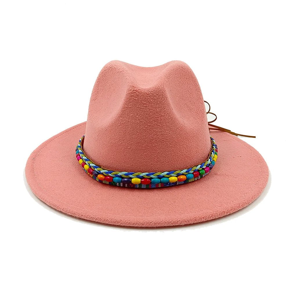 Fedora skrybėlė ir deranti rankinė