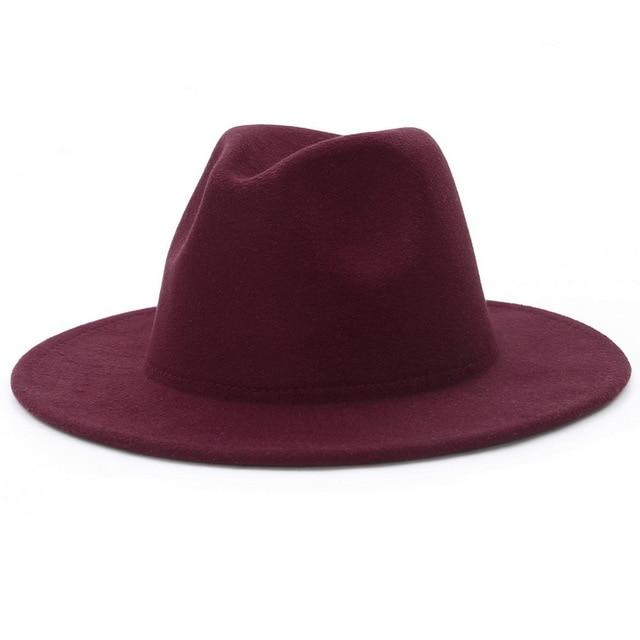 Fedora skrybėlė plokščiu kraštu