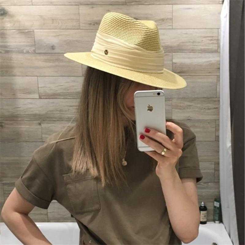 Elegantiška šiaudinė skrybėlė su kaspinu