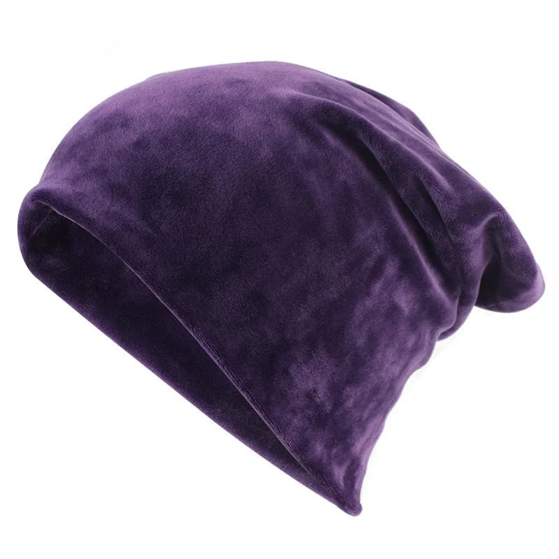 Moteriška aksominė kepurė