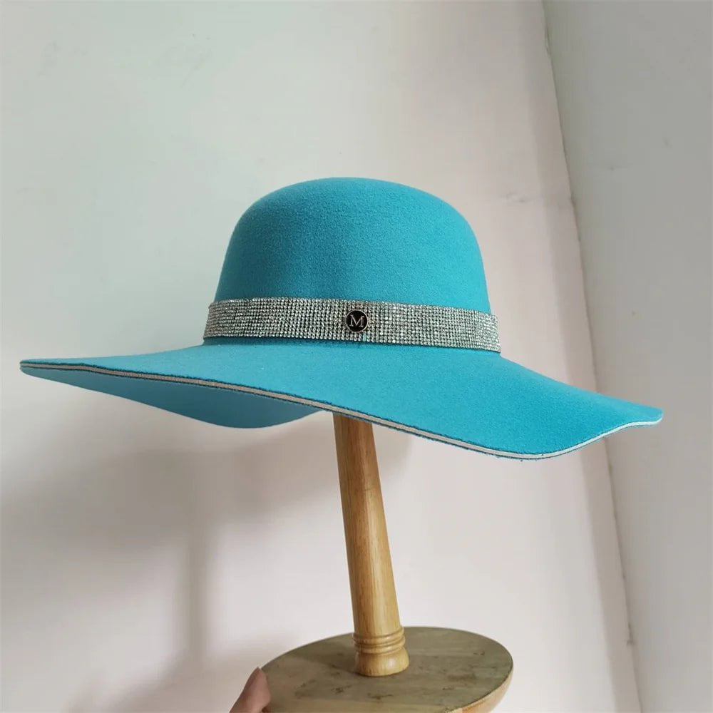 Elegantiška veltinio fedoros skrybėlė