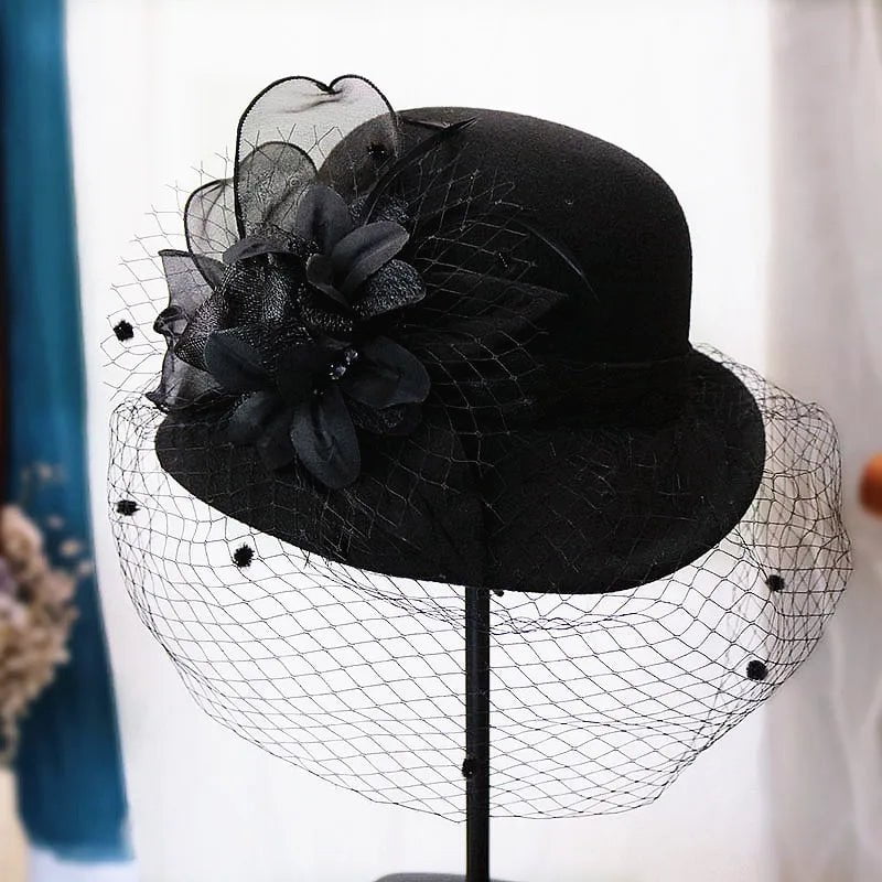 Cloche skrybėlė su šydu