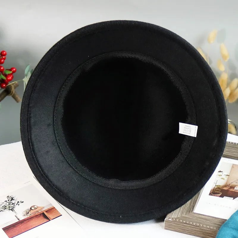 Prabangi vilnonė cloche kepurė