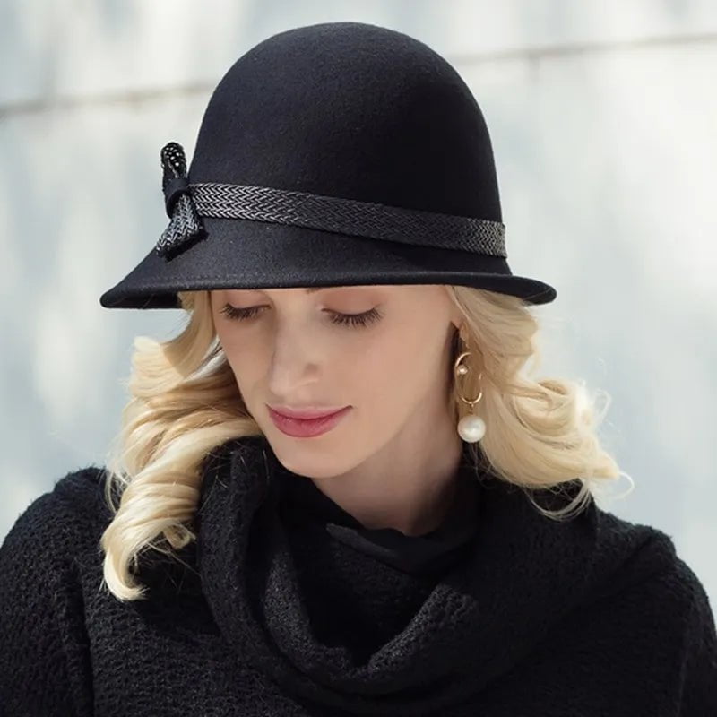 Fedora cloche skrybėlė