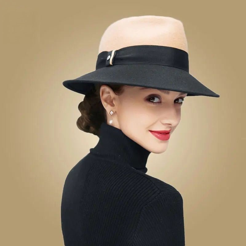 Moteriška fetrinė skrybėlė