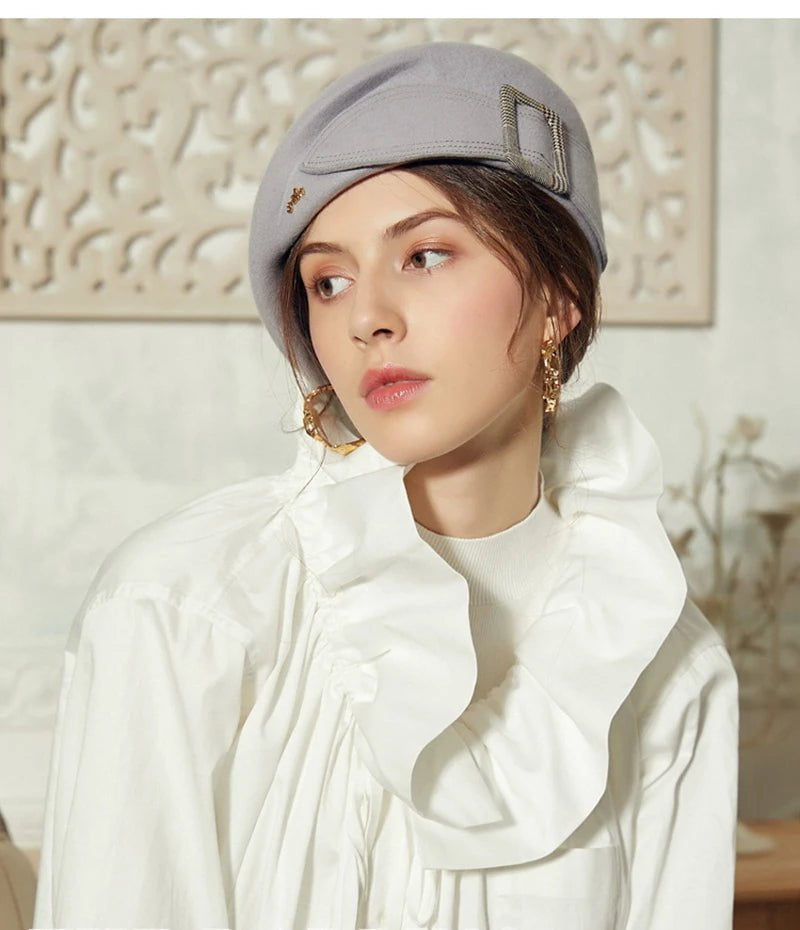 Elegantiška fedoros skrybėlė moterims