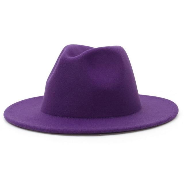 Fedora skrybėlė plokščiu kraštu