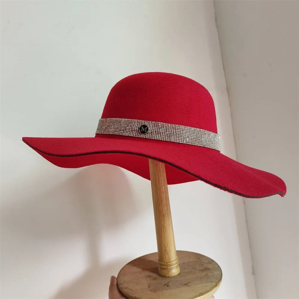Elegantiška veltinio fedoros skrybėlė