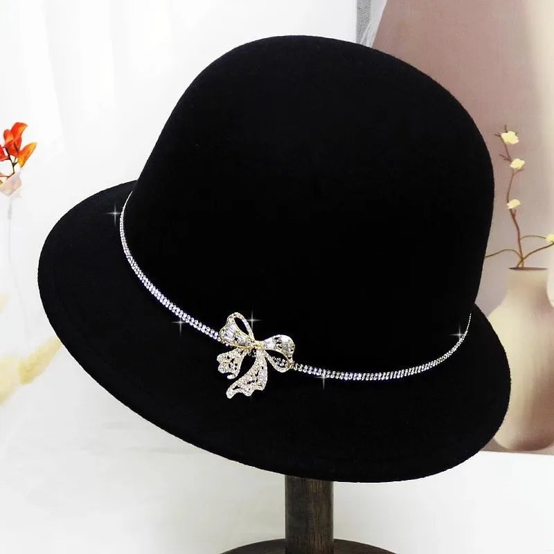 Elegantiška cloche skrybėlė