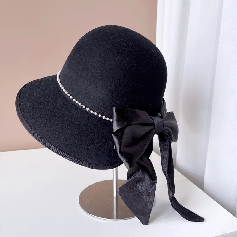 Cloche skrybėlė su kaspinu ir lankeliu