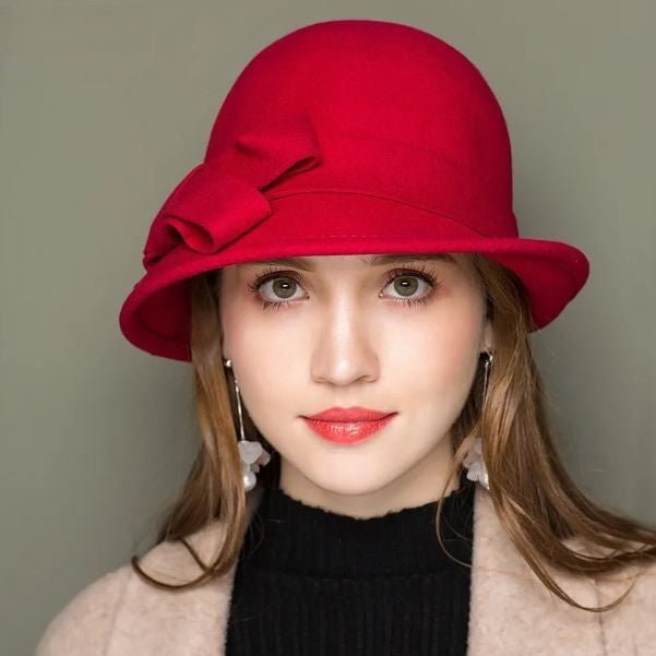 Moteriškos cloche skrybėlės