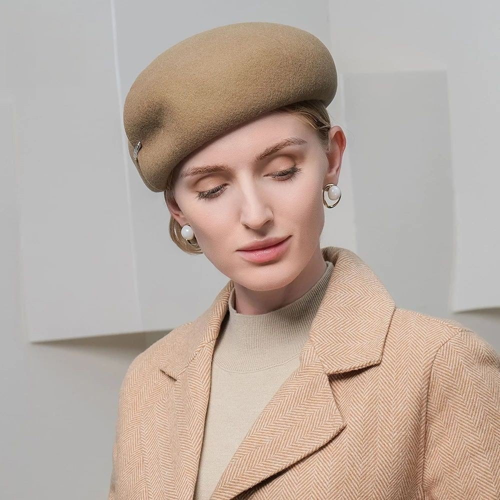 Moterų derliaus Fedora skrybėlė