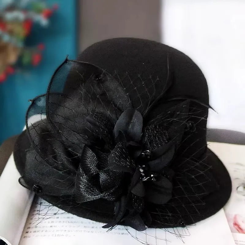 Elegantiška cloche skrybėlė