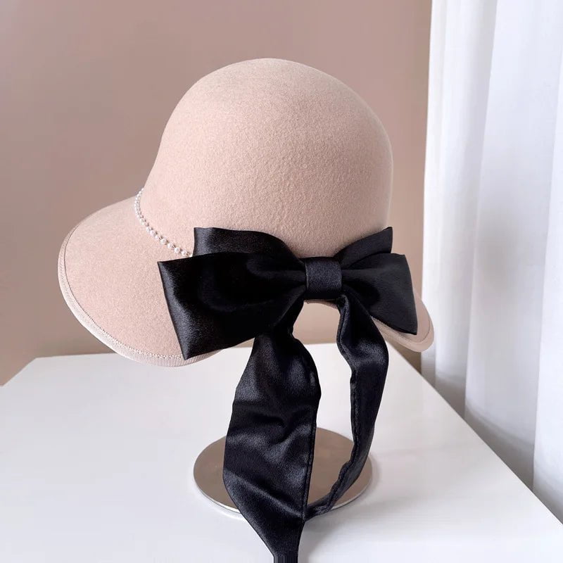 Cloche skrybėlė su kaspinu ir lankeliu