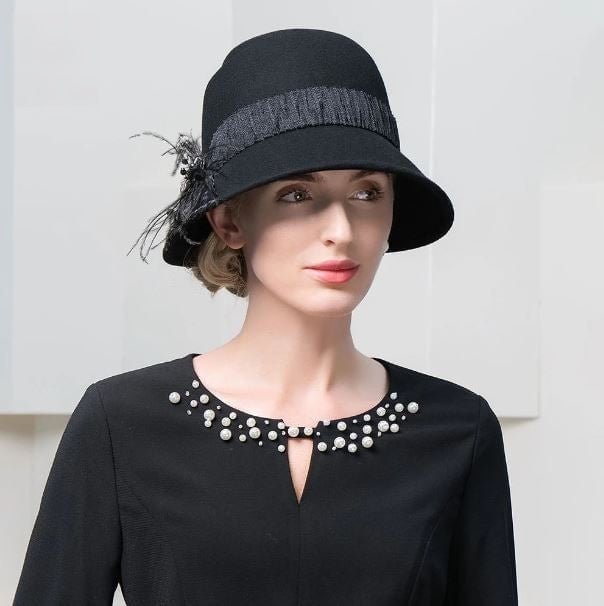Juoda cloche skrybėlė