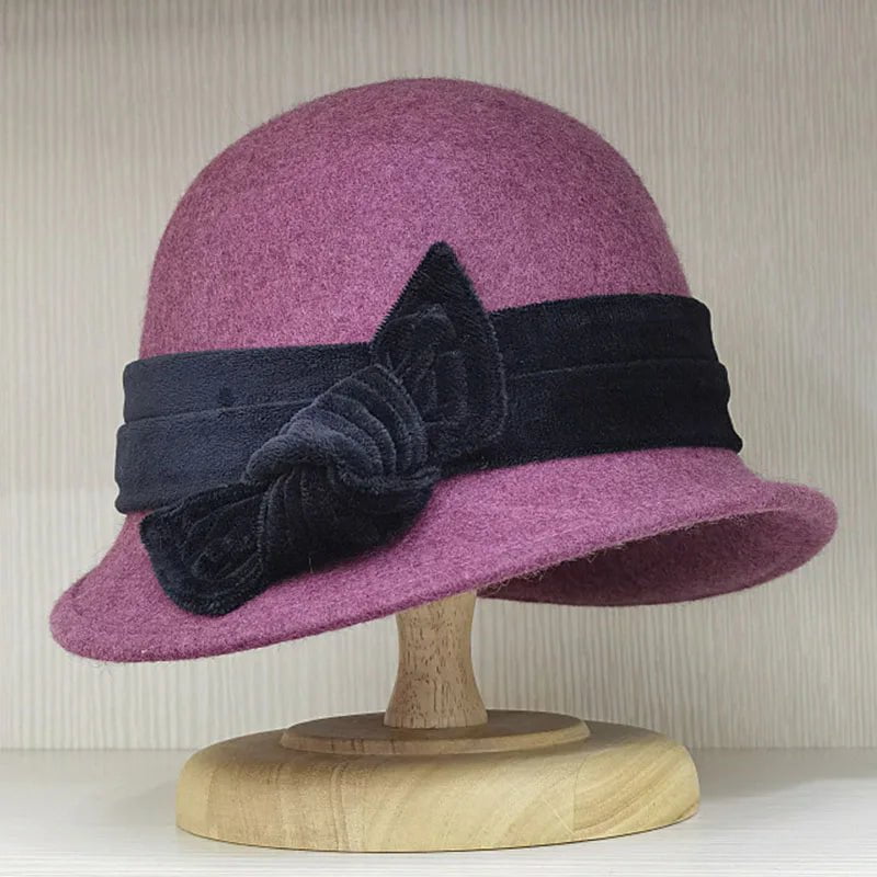 Moteriška cloche skrybėlė 20 m.