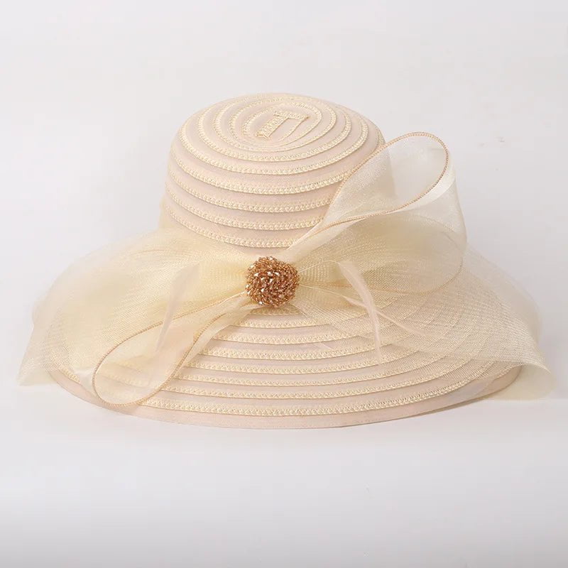 Elegantiška modernaus dizaino skrybėlaitė