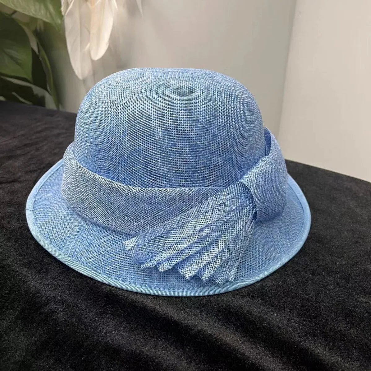 Klasikinė lininė cloche skrybėlė
