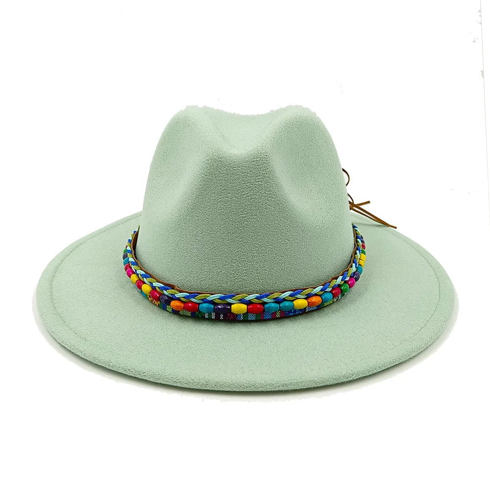 Fedora skrybėlė ir deranti rankinė