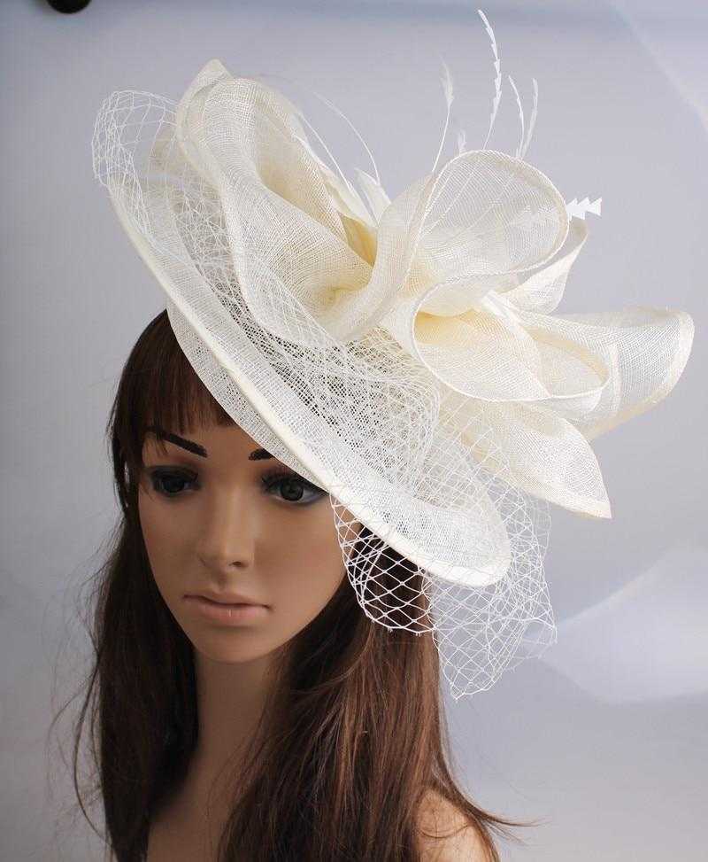 Beige bröllopshatt