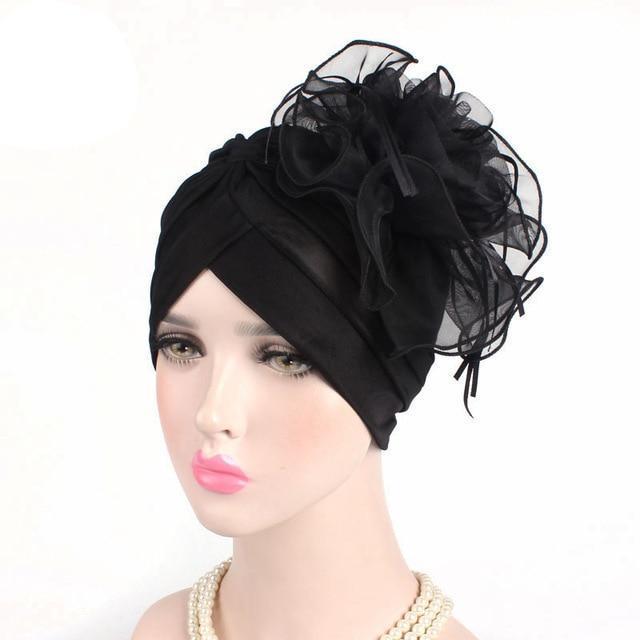 Indiškas turbanas su didele gėle