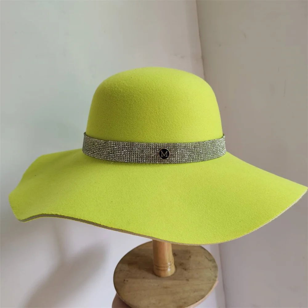 Elegantiška veltinio fedoros skrybėlė