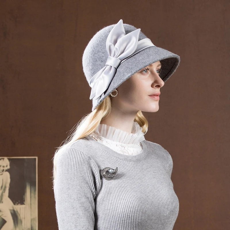 Elegantiška veltinio skrybėlė 