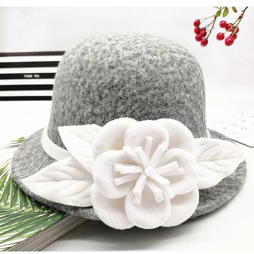 Elegantiška cloche skrybėlė