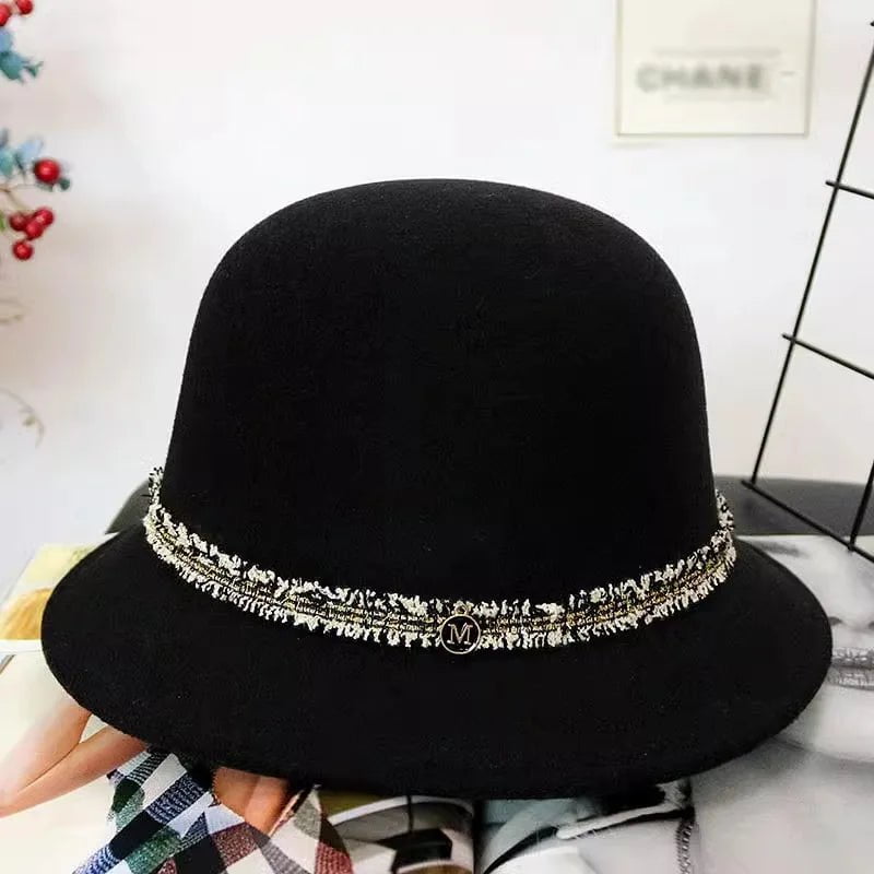 Elegantiška cloche skrybėlė