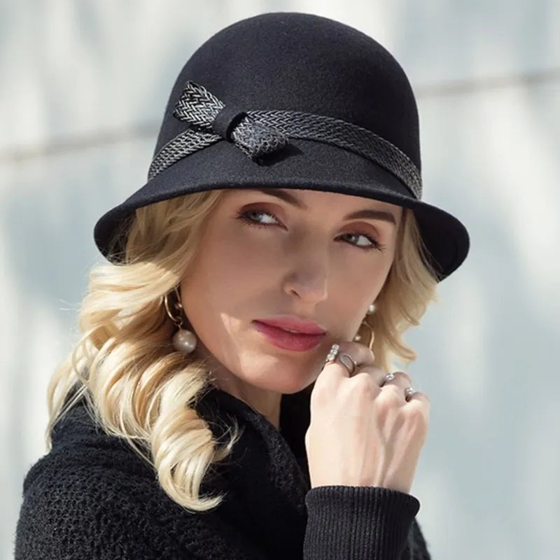 Fedora cloche skrybėlė