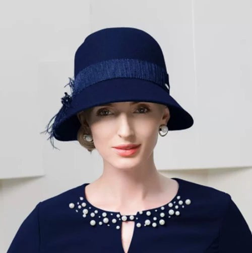 Juoda cloche skrybėlė