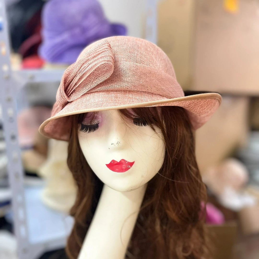 Klasikinė lininė cloche skrybėlė