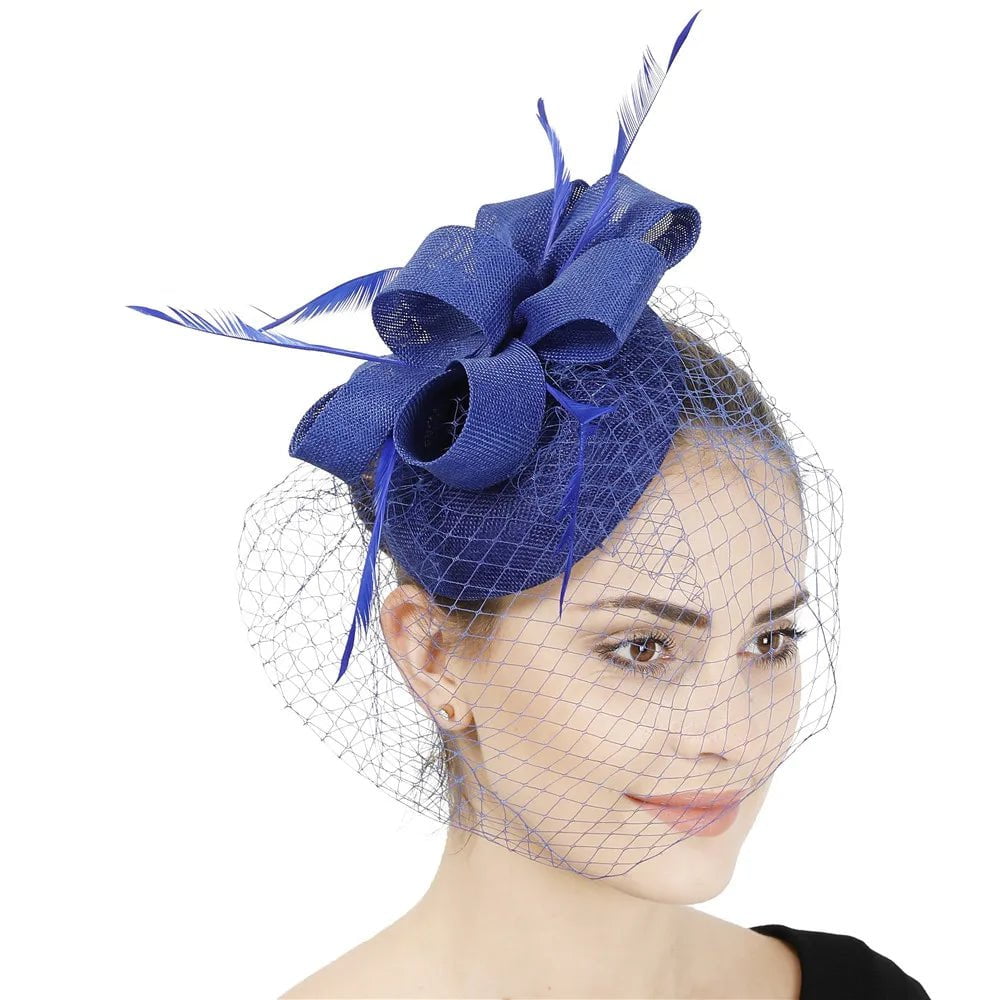 Elegantiška fascinatoriaus skrybėlė