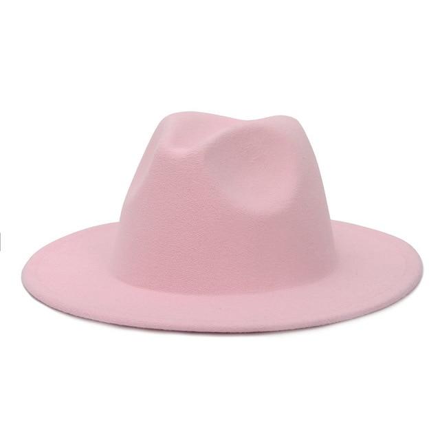 Fedora skrybėlė plokščiu kraštu