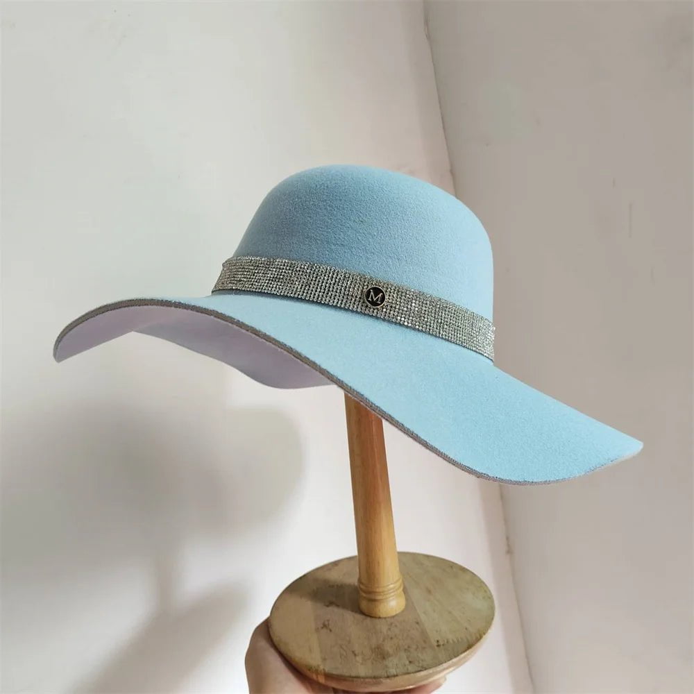 Elegantiška veltinio fedoros skrybėlė