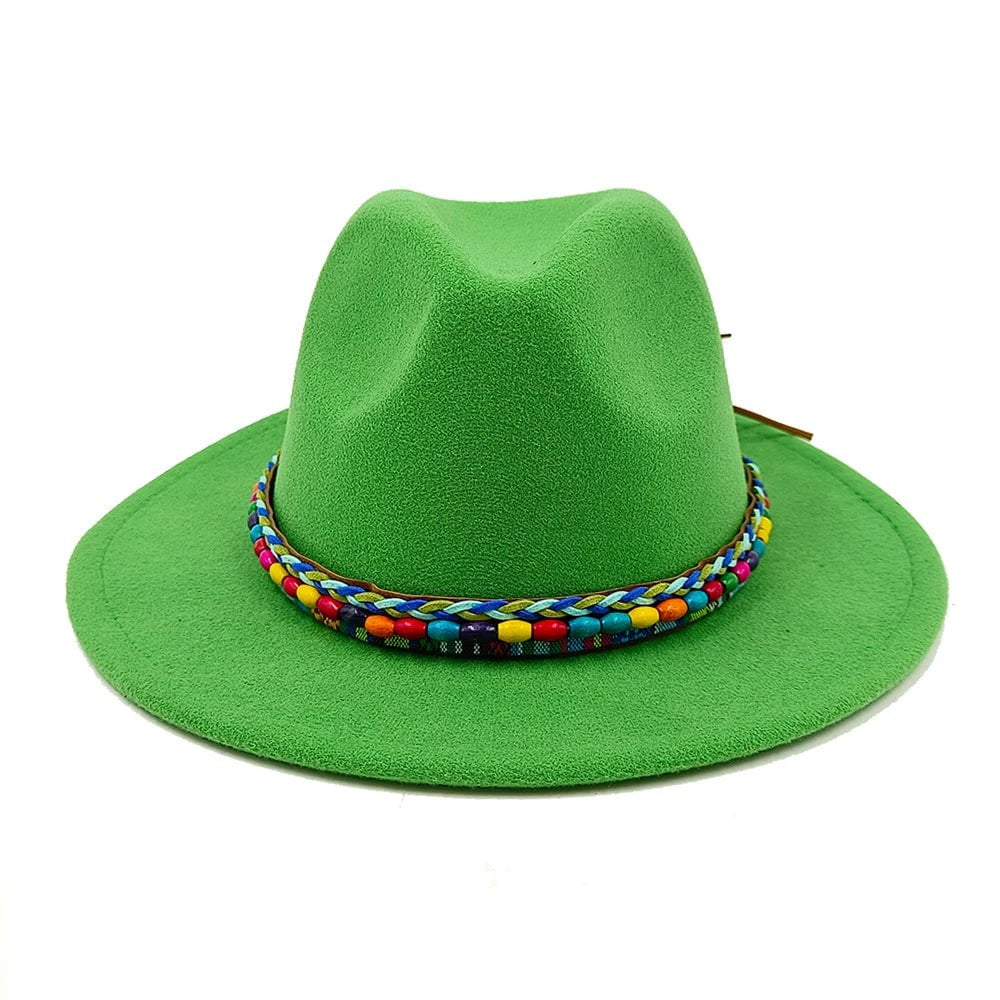 Fedora skrybėlė ir deranti rankinė