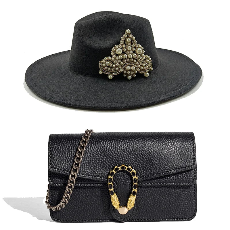 Fedora skrybėlė ir rankinė