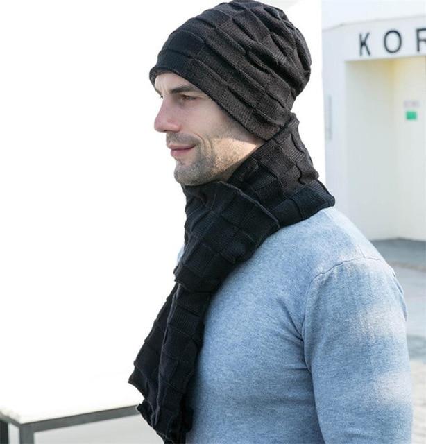 Šalikai su kepuraitėmis ir lietimui jautrios pirštinės