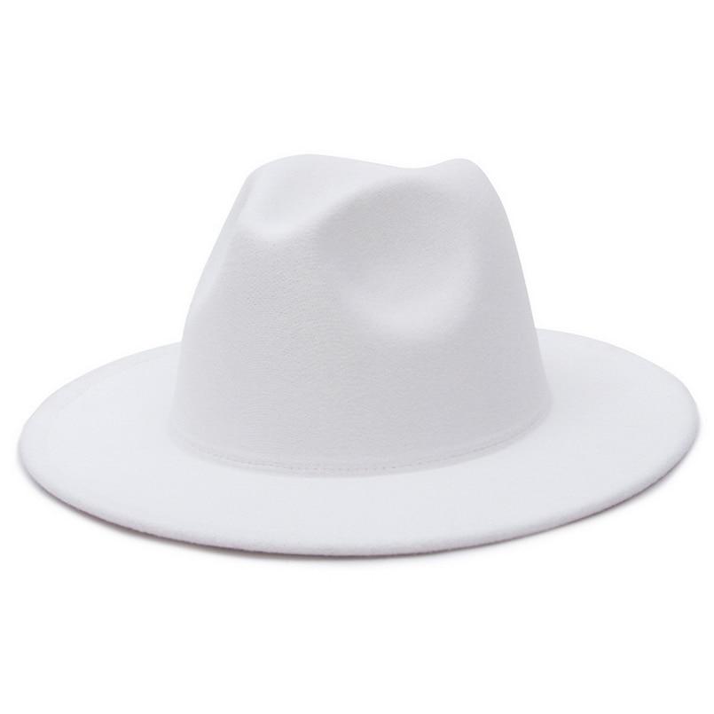 Fedora skrybėlė plokščiu kraštu