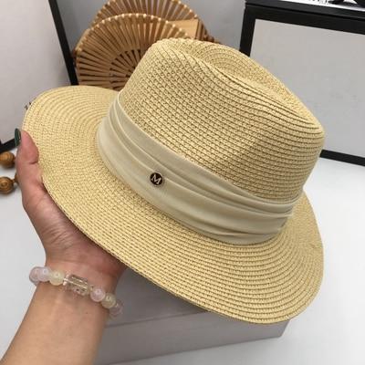 Elegantiška šiaudinė skrybėlė su kaspinu