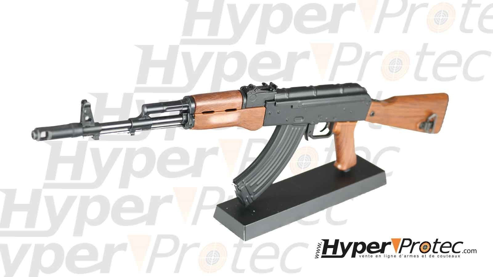 Миниатюрна репродукция на AK47 за декорация