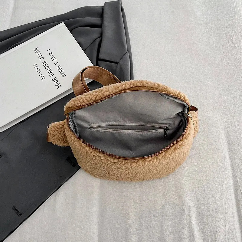 Bēša krāsas banānu soma