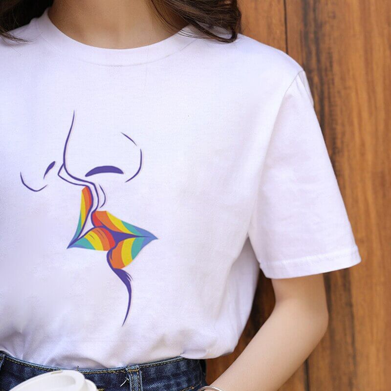 Delicate kus LGBT T-shirt