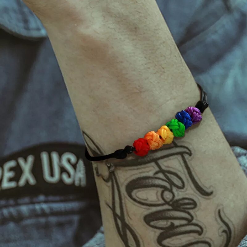 LGBT armband met meerdere knopen